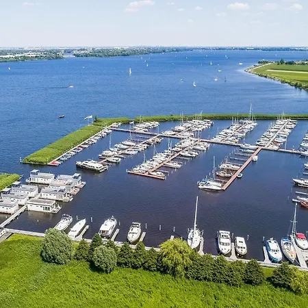 Lovely Ship In Aalsmeer With Kitchen 4* آلسمير