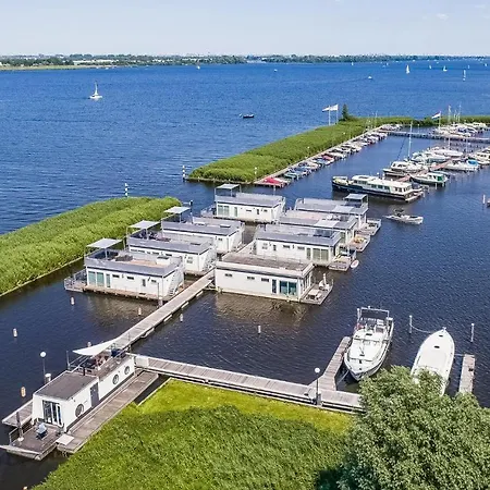 Lovely Ship In Aalsmeer With Kitchen بوتيل آلسمير