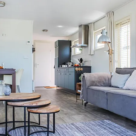 Lovely Ship In Aalsmeer With Kitchen 船上ホテル アールスメール