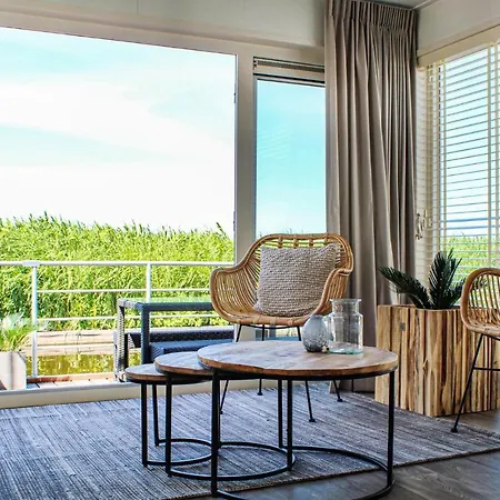 Lovely Ship In Aalsmeer With Kitchen 4*