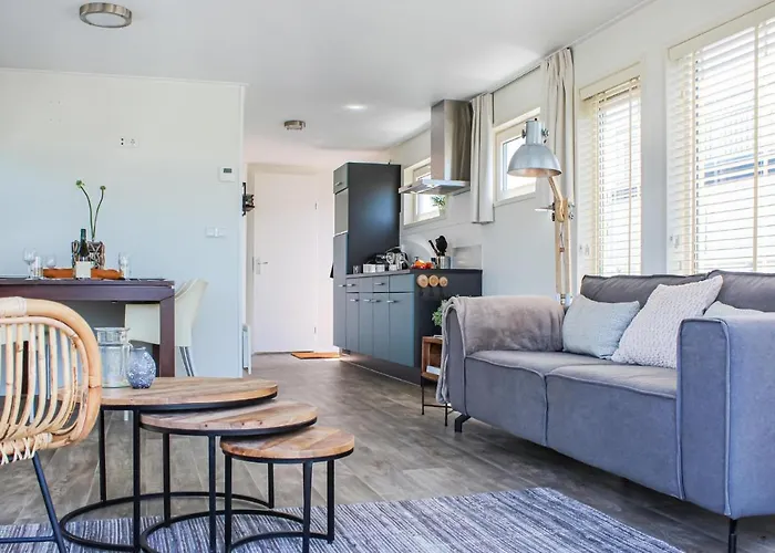 Lovely Ship In With Kitchen 보트호텔 알스메르