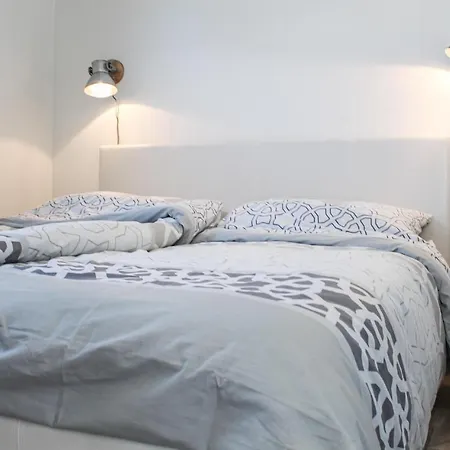 2 Bedroom Cozy Ship In Aalsmeer 4*